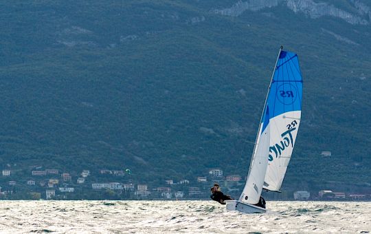 velisti_in_barca_a_campione_del_garda-18.jpg