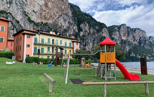 parco_giochi_con_cigni_3.jpg