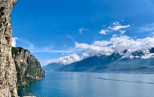 vista_dal_sentiero_di_univela.jpg