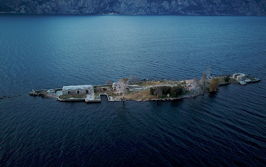 Univela Sailing ssdsrl - 1920px-isola_di_trimelone_by_drone_02.jpg