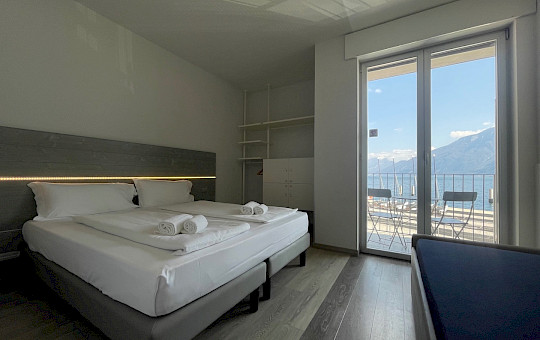 Univela Sailing ssdsrl - camera_doppia_univela_vista_lago.jpg