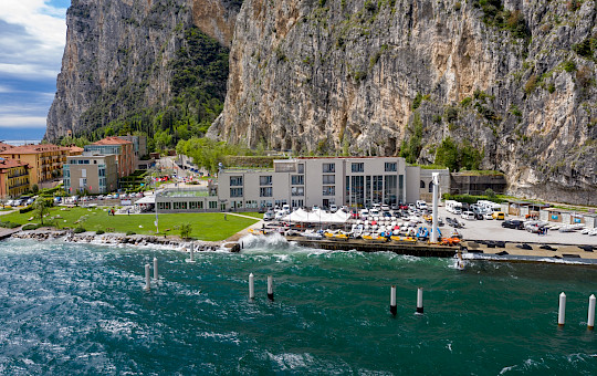 Univela Sailing ssdsrl - vista_da_drone_con_onda_formata.jpg